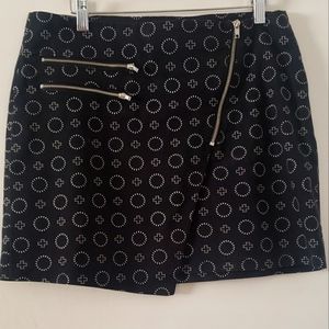 Mini skirt black and white pattern